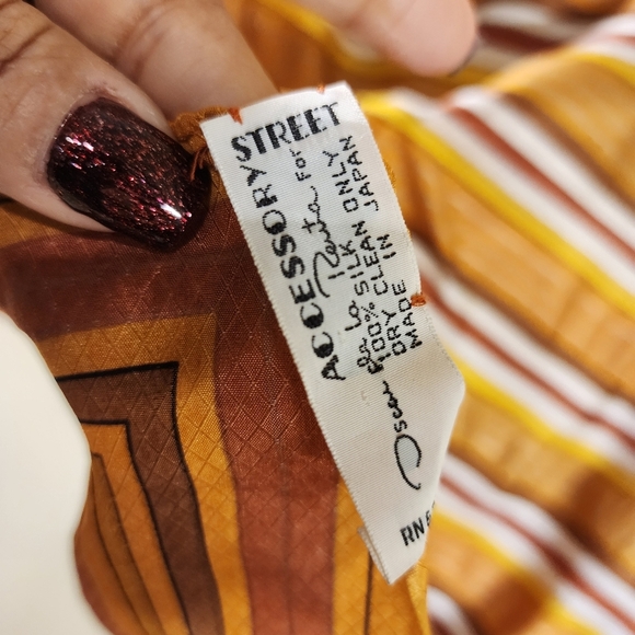 Oscar de la Renta 100% Silk Striped Neck Scarf 30" x 30" - Picture 5 of 12